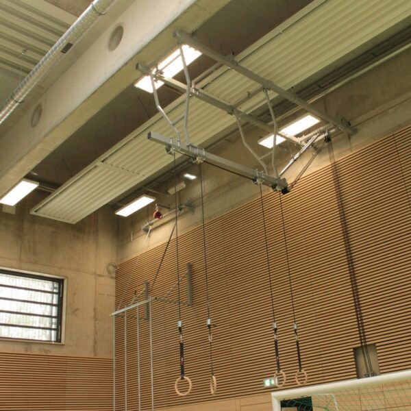 Vario-swing-climbing system electrically hoistable 4 pairs