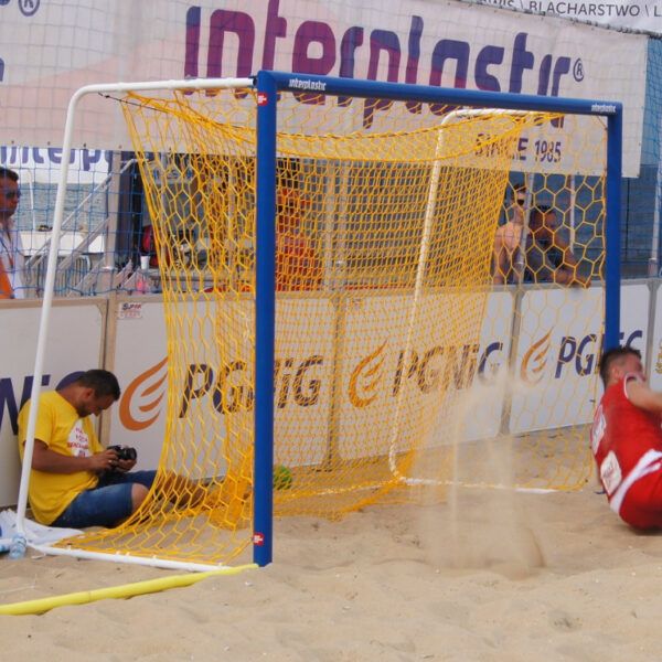 Beach handball net for “C”-shaped net support type