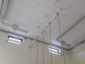 Construction (rail) for hanging 3 climbing ropes