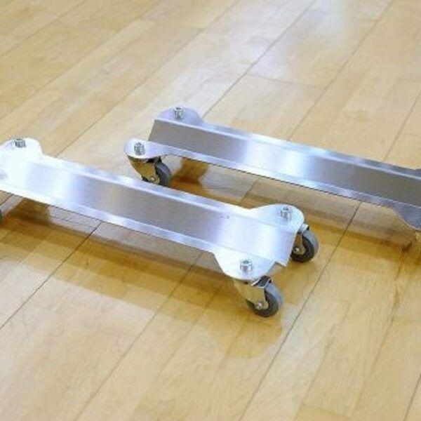 Pair trolleys for transporting one handball goal
